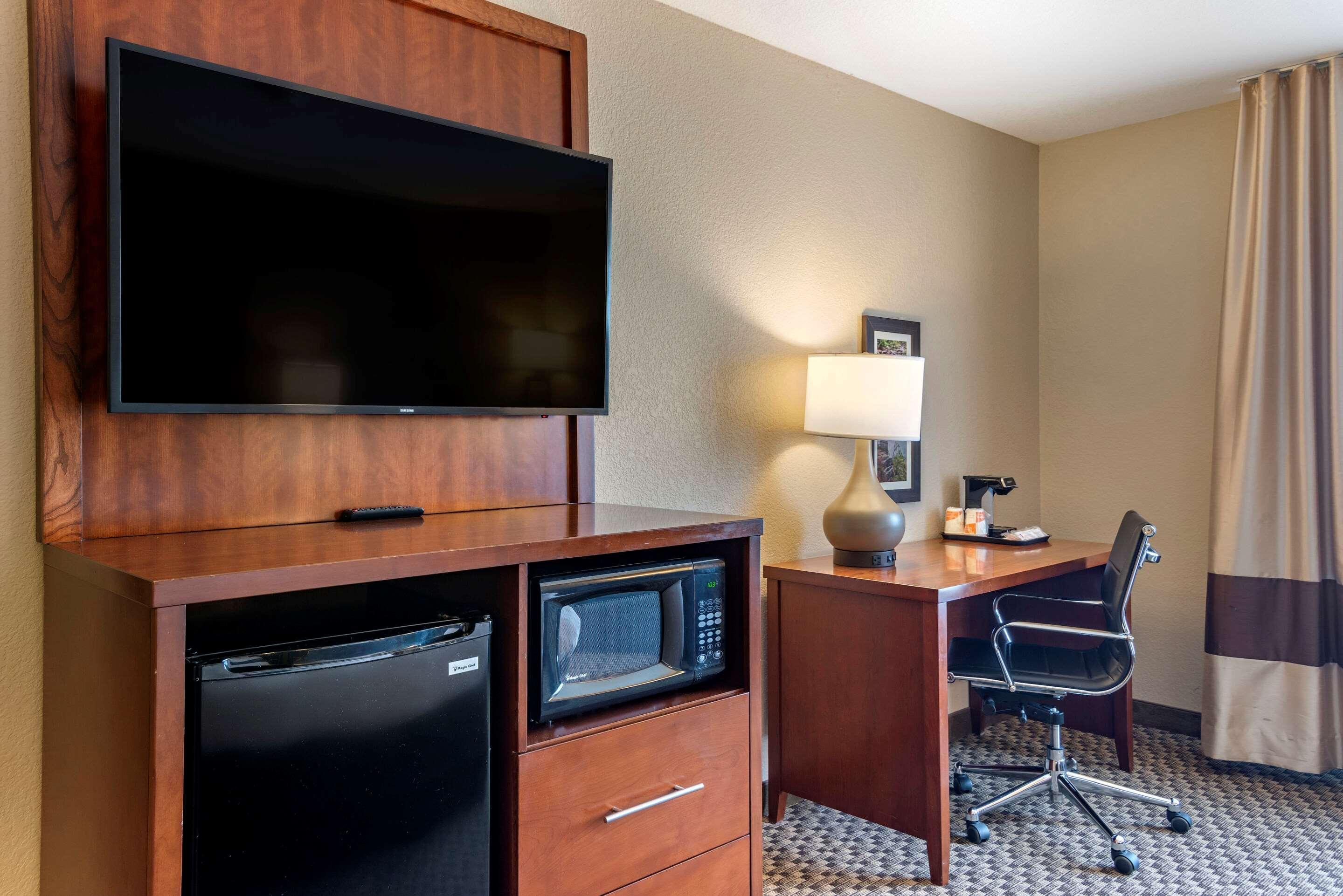 Comfort Inn & Suites Blue Ridge Exterior foto