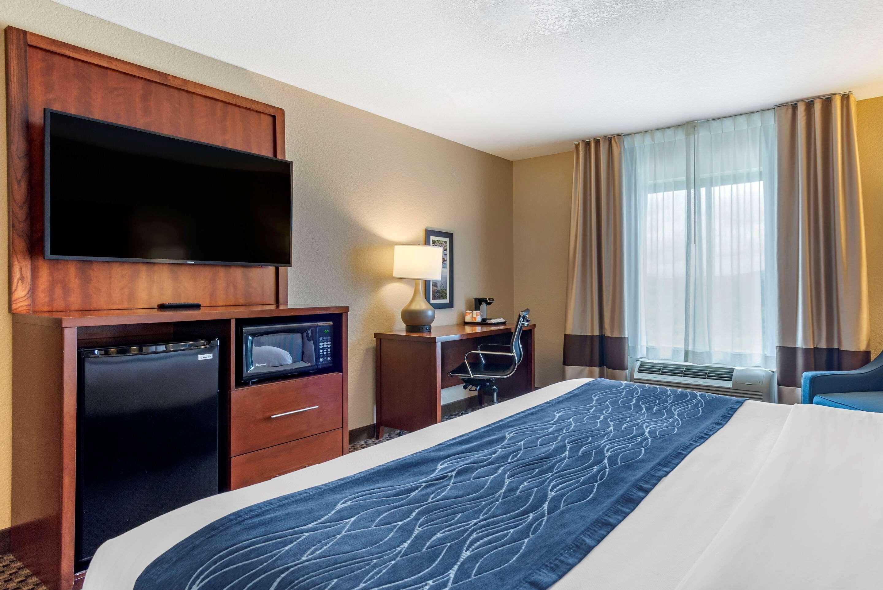 Comfort Inn & Suites Blue Ridge Exterior foto